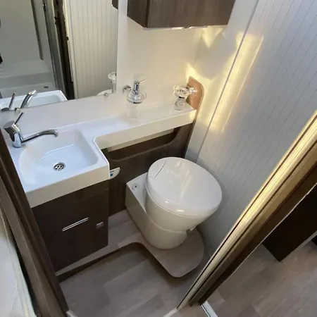 Kamper Premium 4 Osoby Z Oddzielna Sypialnia Tessoro 468 אכסניה